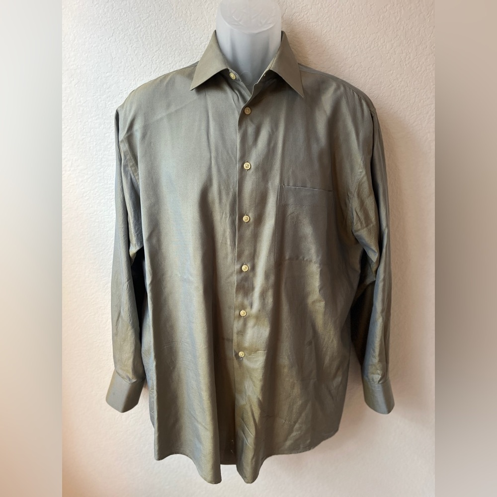 Alfani 100 silk Men’s shirt size M. Slightly used and super clean.